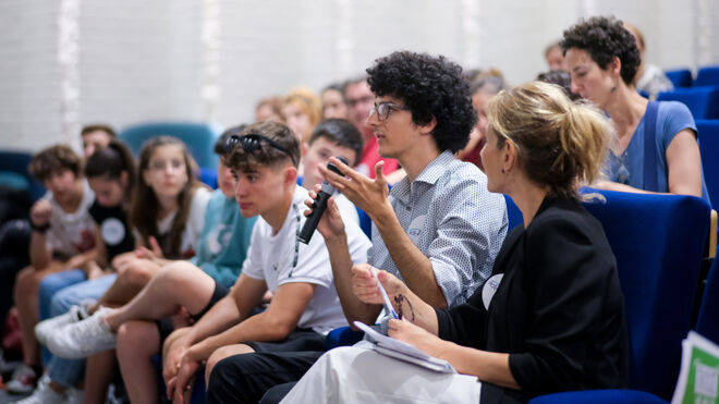 migrantes_sj's tweet photo. El pasado junio @JRSEurope celebró un evento en Bruselas en el que se presentaron los resultados del proyecto #UCHANGE, que analiza la percepción sobre las migraciones por parte de los estudiantes.
#CHANGE
Lee más ⬇️
https://t.co/m6iPe10hdH https://t.co/LLb5GMu3hW