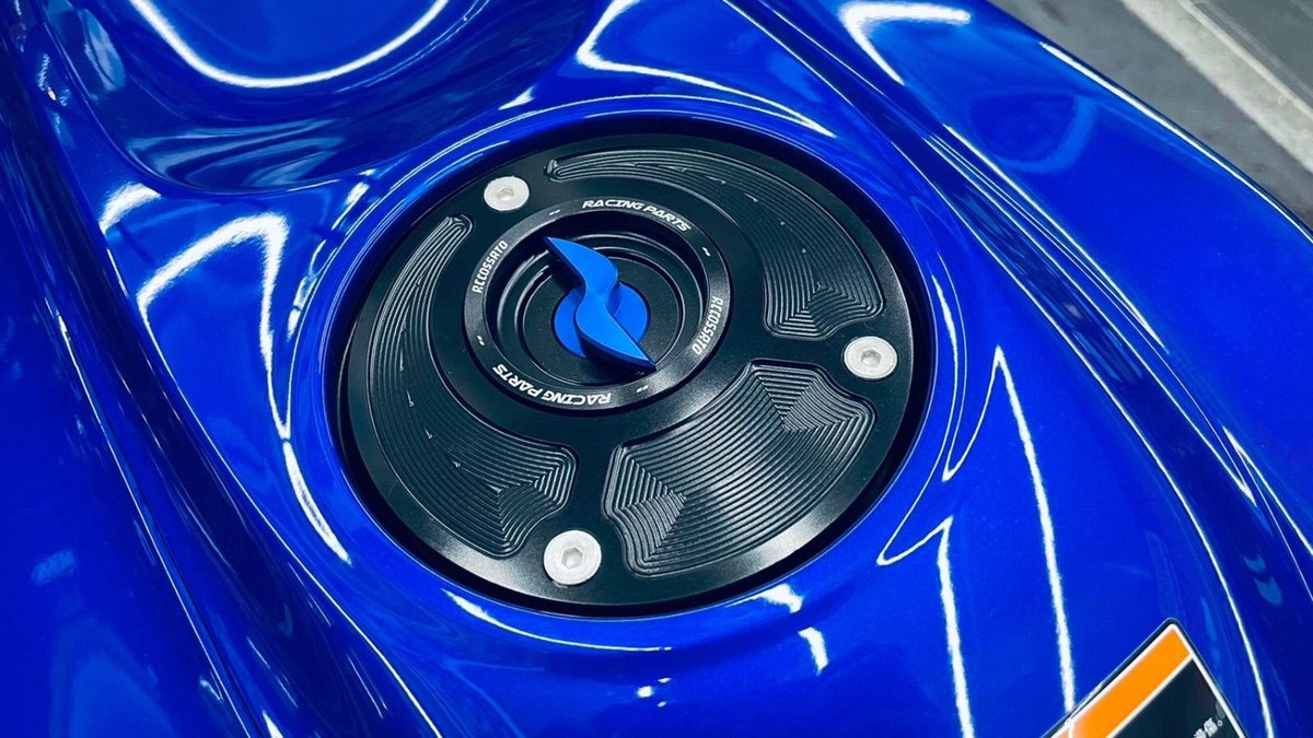 accossato's tweet photo. Accossato CNC Worked Brake Calipers and Accossato Fuel Cap on Yamaha R7 💙look outstanding🤩🔝
Spotted in Taiwan 🇹🇼 @jmcparts
Made in Italy 🇮🇹

#accossato #accossatoracing #accossatobrakecalipers #cnc #pz004 #pz009 #accossatofuelcap #flymodel #blue #accossatotaiwan #yamaha #R7 https://t.co/ZP6bBZpDxk