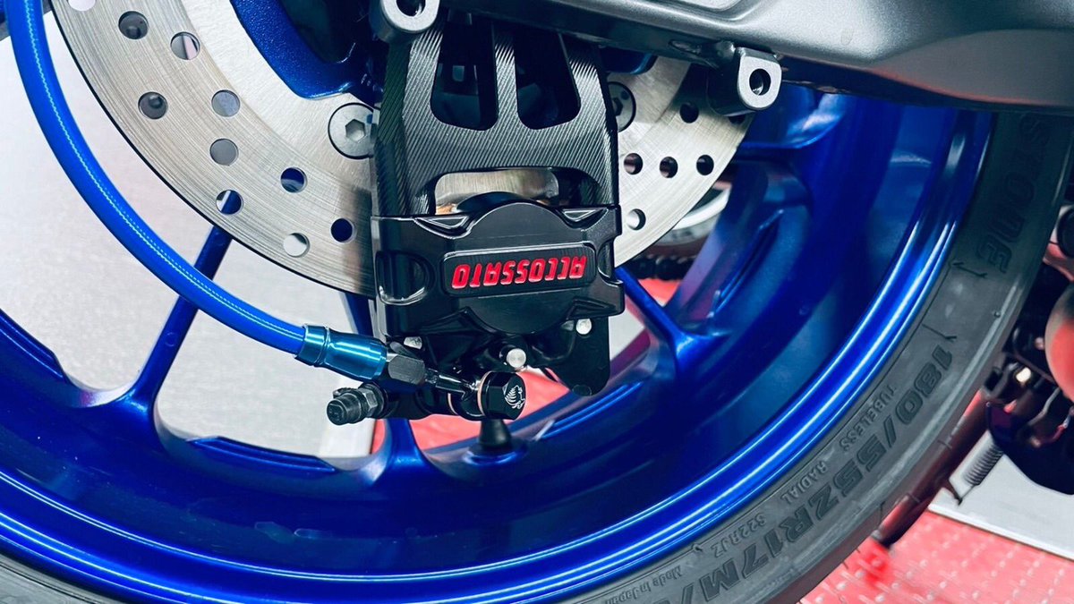 accossato's tweet photo. Accossato CNC Worked Brake Calipers and Accossato Fuel Cap on Yamaha R7 💙look outstanding🤩🔝
Spotted in Taiwan 🇹🇼 @jmcparts
Made in Italy 🇮🇹

#accossato #accossatoracing #accossatobrakecalipers #cnc #pz004 #pz009 #accossatofuelcap #flymodel #blue #accossatotaiwan #yamaha #R7 https://t.co/ZP6bBZpDxk