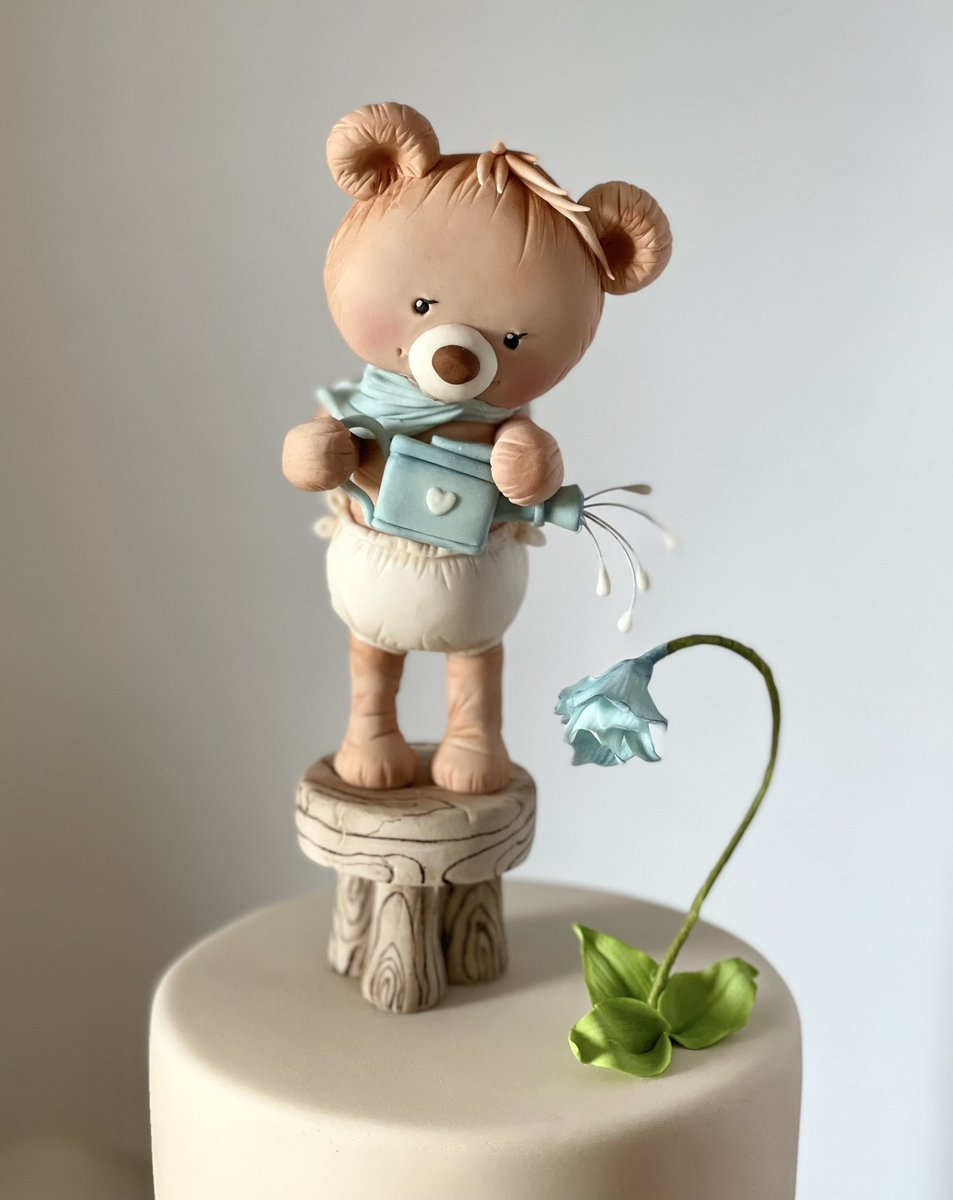AmazingCakeCo's tweet image. Close up of the baby bear sugar model on top of my great nephews christening cake #WorldChocolateDay #baking #cakes