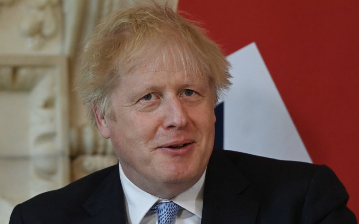 elmundotoday's tweet photo. Logran que Boris Johnson dimita prometiéndole una fiesta de despedida inolvidable: https://t.co/tQEdgMgNQd https://t.co/rOJlWIGlp3