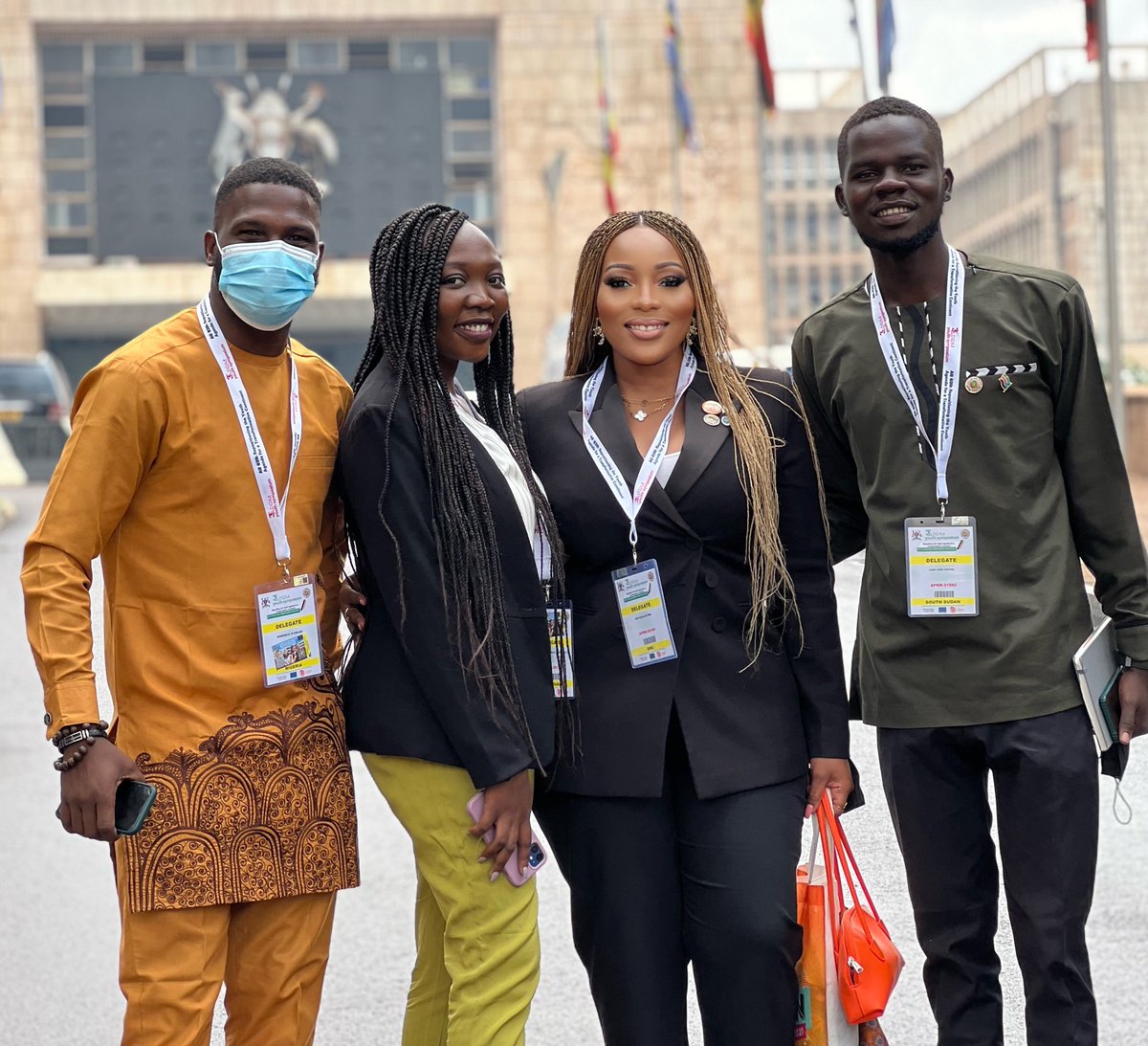 IrisNzolantima's tweet photo. 07.06.22 | #APRMYouth #NowHappening Les jeunes délégués des pays africains, participants au Symposium, ont été conviés au Parlement ougandais pour partager idées et contributions afin de construire, ensemble, l’Afrique de nos rêves. .@Presidence_RDC .@APRMorg .@AUYouthProgram https://t.co/xvAZKXN0Rb