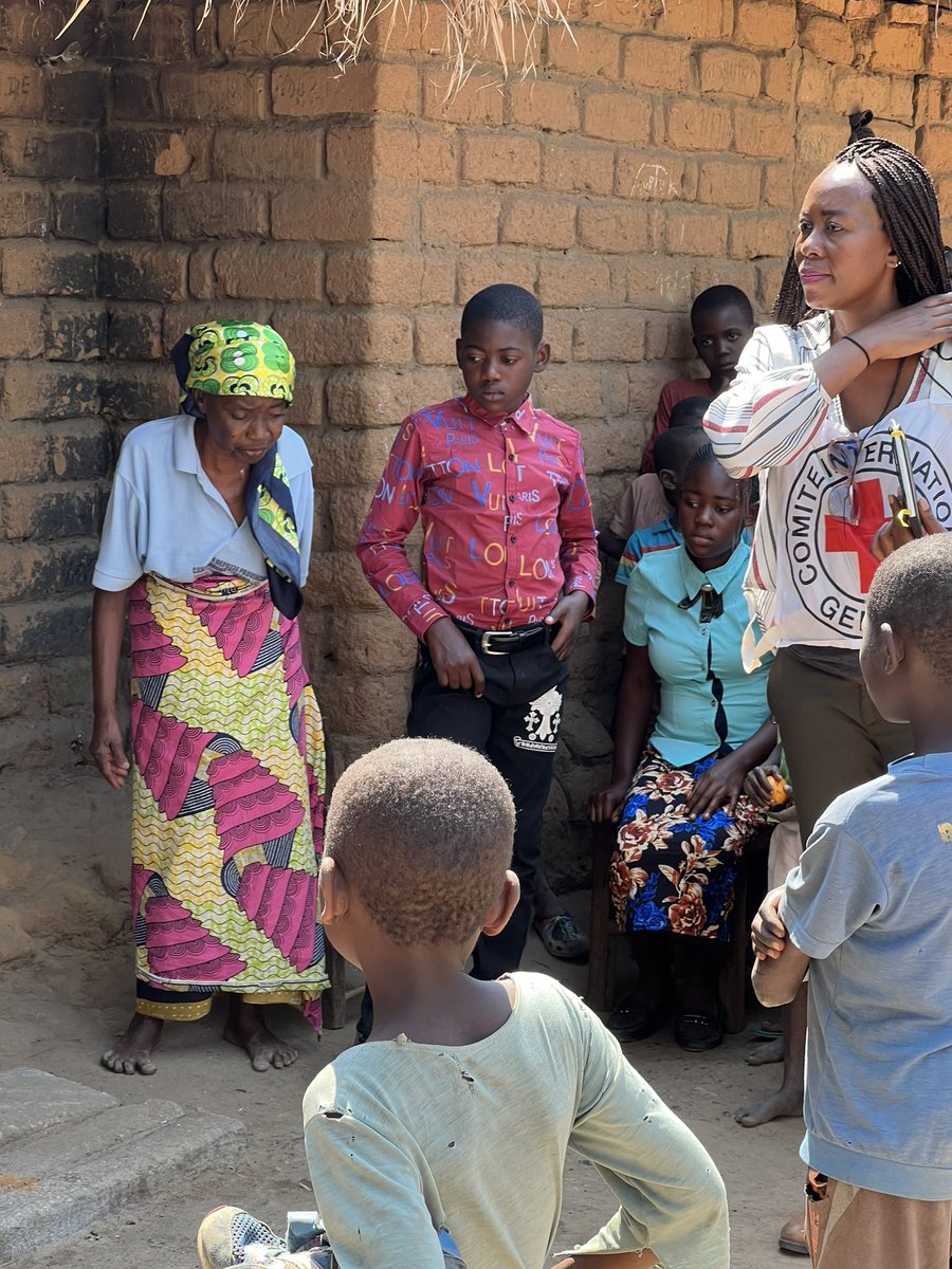 AnselmoFlorence's tweet image. Reunions are sometimes bitter sweet. Brother and sister were reunited with their grandmother. As she ran to them crying she said : I’m crying of joy God brought back my grand children, I’m still crying their missing parents’ 💔💔💔#missingpersons 
#right2know