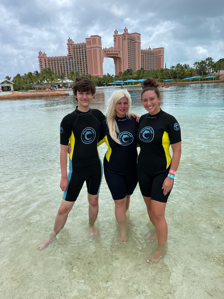 ShannonLazovski's tweet photo. One of the best experiences of the week here @atlantisbahamas was meeting a sweet dolphin rescue named Shereé. She has the sweetest &amp; kindest energy. Every visit to Dolphin Cay supports the Atlantis Blue Project Foundation. #dolphincay #atlantisbahamas https://t.co/9JQ2X1lkja
