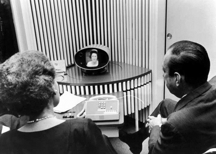 Sewvandiii's tweet photo. #ThrowbackTechThursday
Before the days of our favorite videoconferencing tools, the Picturephone was the first device to enable video and audio communications.
Do you prefer video or voice calls? ☎
#TechThursday #ThrowbackThursday https://t.co/vIKqxzhHTB