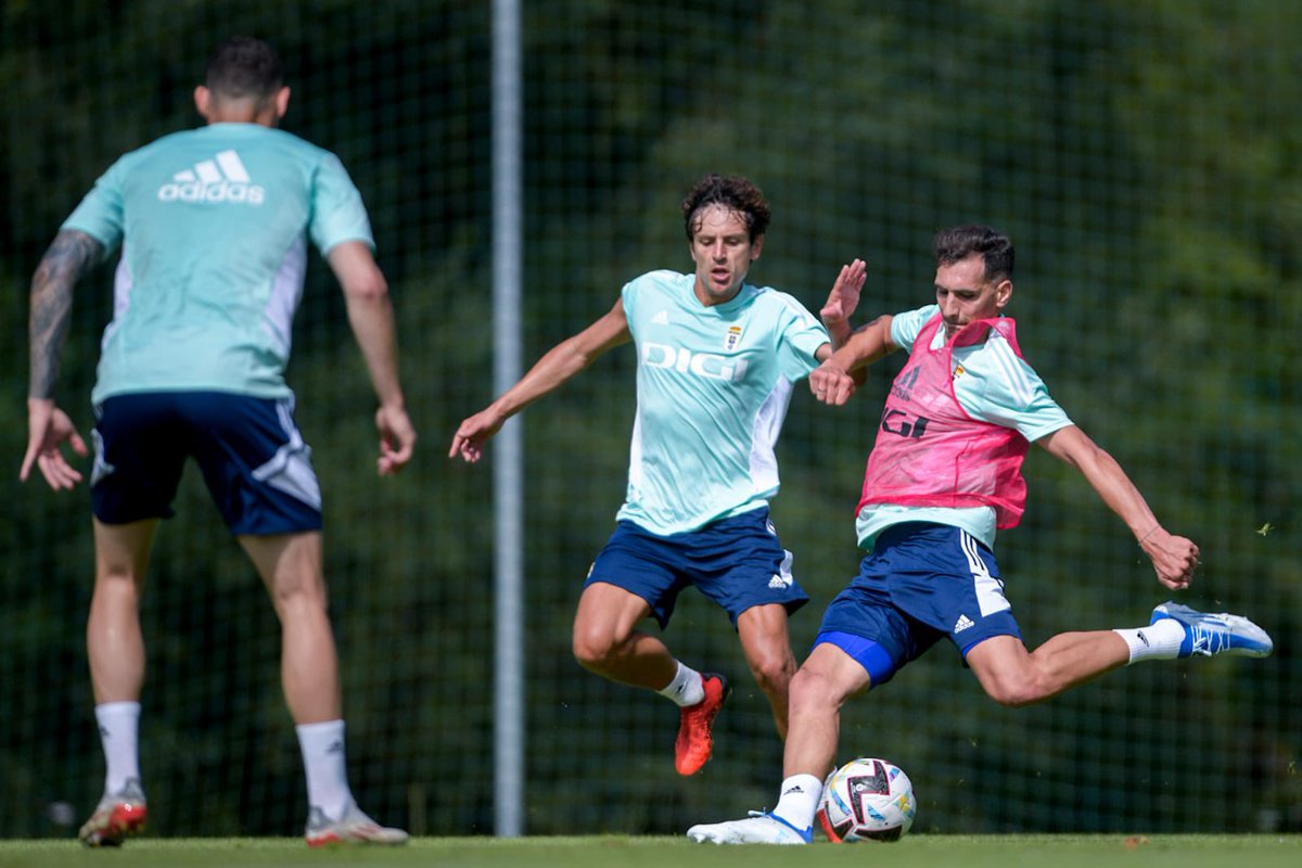 RealOviedo's tweet image. 🔚 Ponemos fin a la primera sesión del día 🔥⚽️

➕ Esta tarde seguimos con la #PretemporadaRO en El Requexón (18h) 💨

#RealOviedo 🔵⚪️