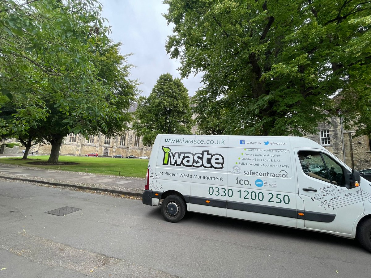 iWaste's tweet photo. Working hard at Winchester Cathedral this morning! 

#iwaste #winchester #hampshirebusiness #weeewastesolutions https://t.co/mrU7qyOGrJ