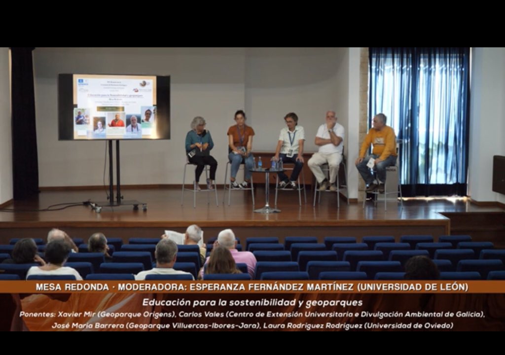 Interesantísima mesa redonda sobre Educación para la sostenibilidad y Geoparques #CPG_Courel2022
Modera Esperanza Fernández y como ponentes Xavier Mir <a href="/GeoparcOrigens/">Geoparc Orígens</a>, Carlos Vales <a href="/ceidagalicia/">CEIDA</a>, José María Barrera <a href="/VilluercasGPark/">Villuercas-Ibores-Jara Geoparque Mundial UNESCO</a>, Laura Rodríguez <a href="/COURELMOUNTAIS/">COUREL MOUNTAINS UNESCO GLOBAL GEOPARK</a>