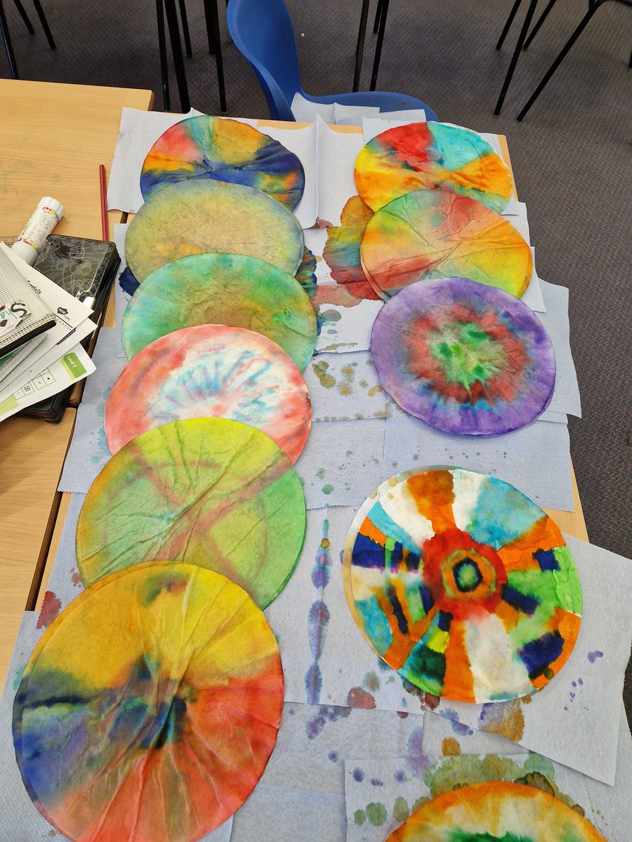 MissSaleemECT's tweet photo. Making tie dye butterflies again https://t.co/nrte5O8Xu9