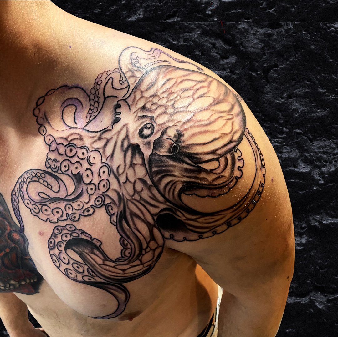 Shoulder Octopus tattoo women at theYoucom