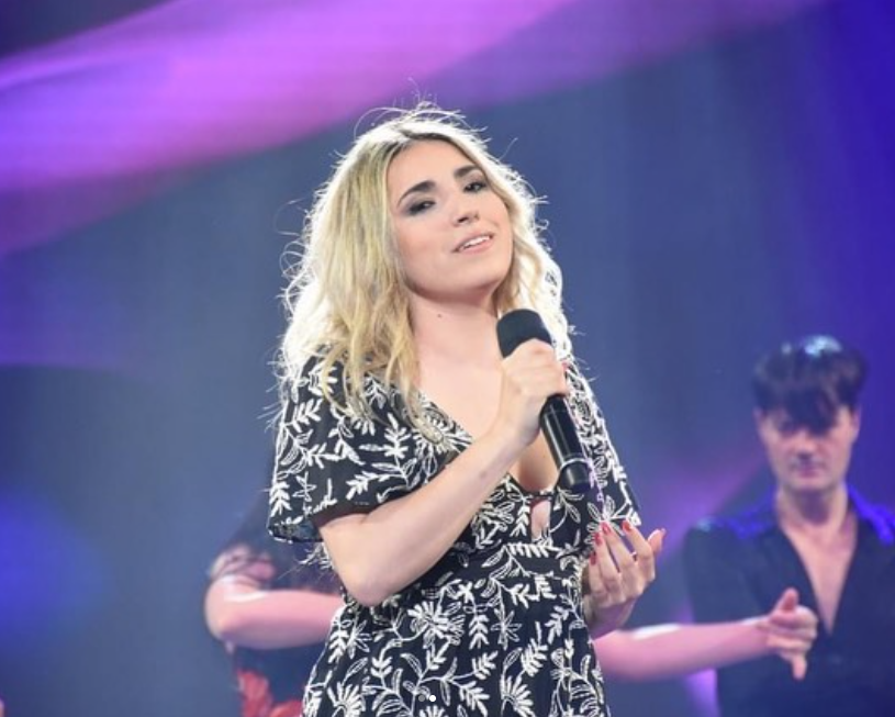 Quen se enfrontará á representante das Terras de Ordes, Jennifer Cambón, na final de #recantos ?

A cousa está entre Ourense sur, defendido por Iván Pérez, e a Costa da Morte, por Ara Nieto.

E a decisión do xurado: Laura Añón, <a href="/sup3rpinheiro/">Xosé Manuel Piñeiro</a> e <a href="/M_DeAndrade/">⭐️Manuel De Andrade</a> 

Hoxe, no #luar1316