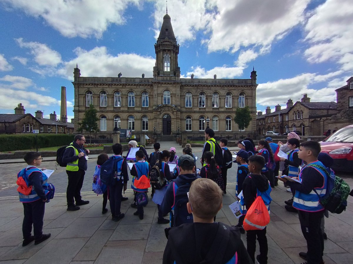 EnglishDixonsMN's tweet photo. Storytime in the beautiful #Saltaire with Mrs Haider and Japan class, hearing about the stone lions that sneak around at night! @dixonsmnp @DMN_Y4 #Unity https://t.co/eINmpUsE9J