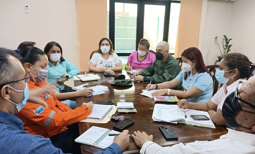 Seguimos trabajando en la planificación de acciones conjuntas que nos permitan avanzar en gestión de gobierno, así como también continuar preparándonos para las lluvias y ampliar la cobertura del Plan de Vacunación en nuestras comunidades. #TierraDeLibertadores
<a href="/GobLizeta/">Lizeta Hernández Abchi</a> <a href="/Amares/">ANDRES MARES LOBO</a>