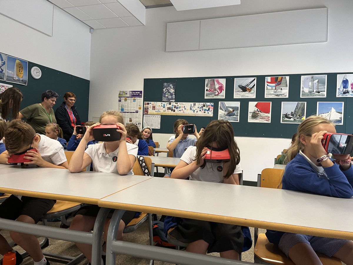 OpenLPLearning's tweet photo. Virtual reality continues to inspire young minds at the ⁦@OpenLPLearning⁩ STEM Festival ⁦@oundleschool⁩ ⁦@schoolstogether⁩ https://t.co/HTBzWVMw9h