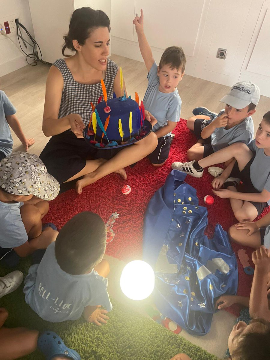 L’aigua 💧 el punt de partida del nou taller d’estiu impartit per artistes locals a <a href="/CaixaForum_CAT/">CaixaForum</a> #Girona . 
Experimentar processos creatius prenent com a base un element tan divers com l’aigua, amb dinàmiques que afavoreixen la participació, la diversió i l’aprenentage.