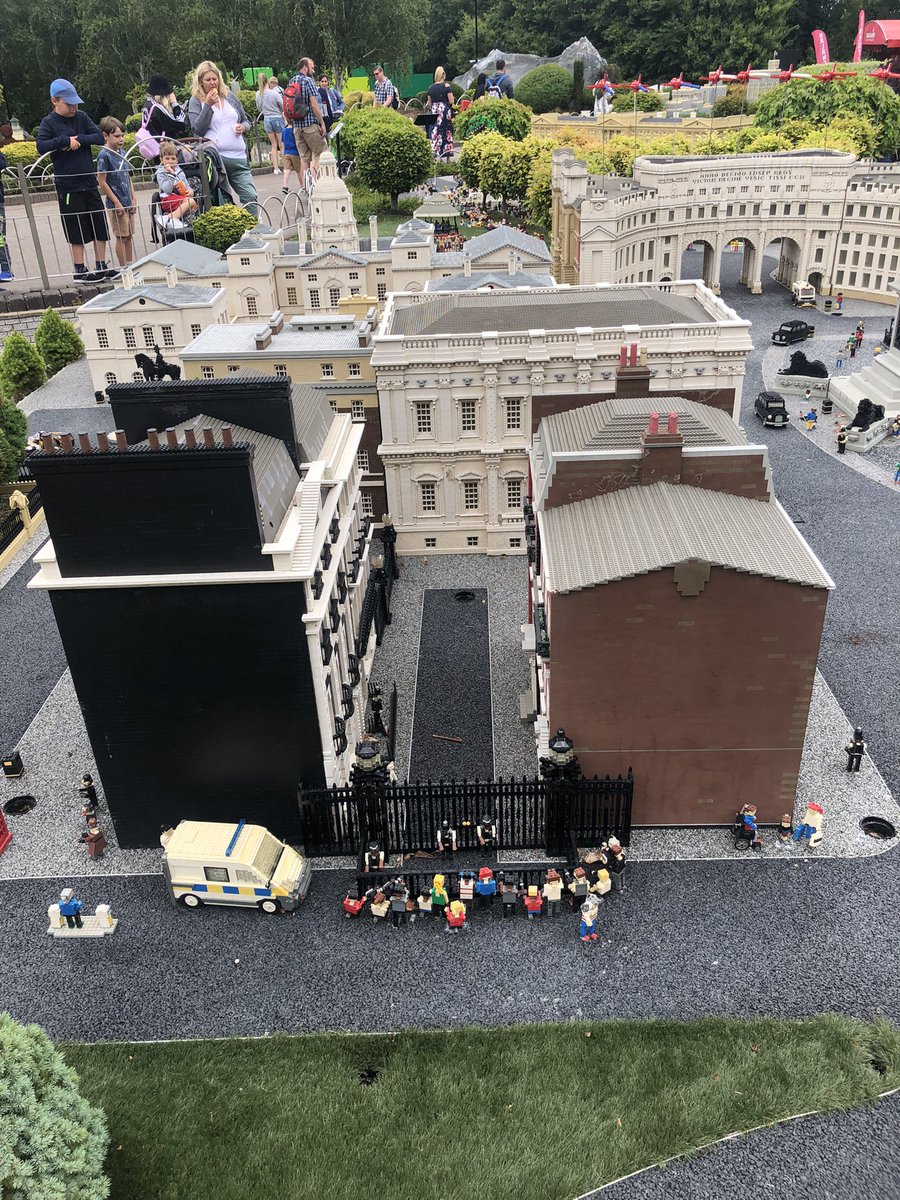 matthewkidner's tweet photo. Getting ready to watch @BorisJohnson leave No 10 @LEGOLANDWindsor to resign as PM #dosbarthglyndwr @pentprimary https://t.co/VULnmljp85