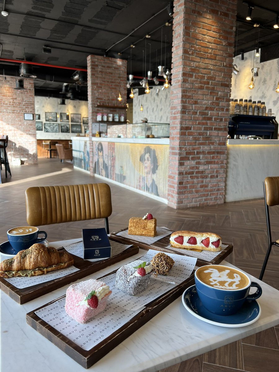 farfara444's tweet photo. كوفي ARVO | ارفو  ..☕️
7:00☀️12:00🌑 
مقهى بطابع استرالي و بمنتجات استرالية فاخرة ..
متخصصين بتقديم أنواع مشروبات القهوة بـ بُن من محمصة ONA الاسترالية بمحصول خاص فيهم ..
أيضًا المشروبات الباردة المم��زة والمبتكرة و الحلويات المتنوعة و لذيذة .. 
الموقع ..📍
https://t.co/jvVUCpe4Gg https://t.co/zfddNJuRAh