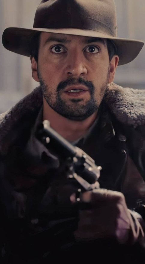 Dana14638077's tweet photo. When I am having a 😒 day, I can go find a video online that brings a smile or watch Lin acting. In almost every role there is always a bit of humor which makes them pure #Linspiration. Needless to say I recommend 200 Cartas, Mary Poppins Returns and His Dark Materials to smile. https://t.co/gHS5hvgBZ6