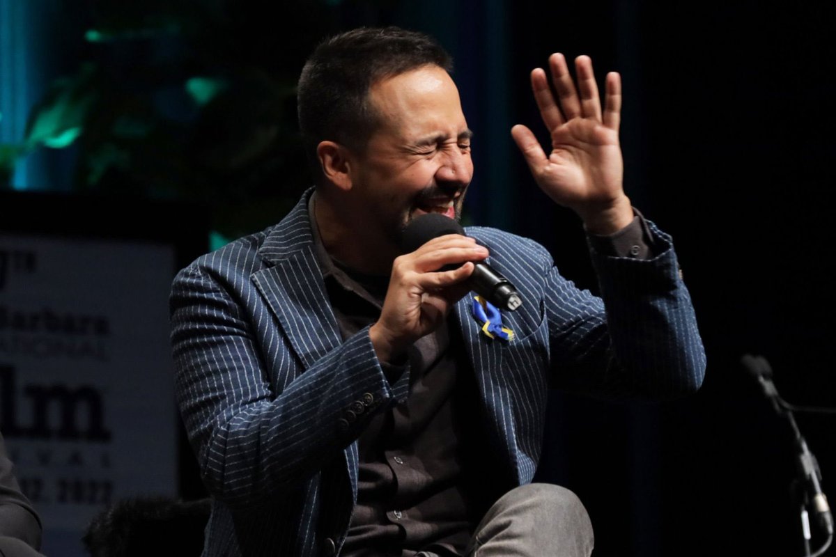 Dana14638077's tweet photo. When I am having a 😒 day, I can go find a video online that brings a smile or watch Lin acting. In almost every role there is always a bit of humor which makes them pure #Linspiration. Needless to say I recommend 200 Cartas, Mary Poppins Returns and His Dark Materials to smile. https://t.co/gHS5hvgBZ6