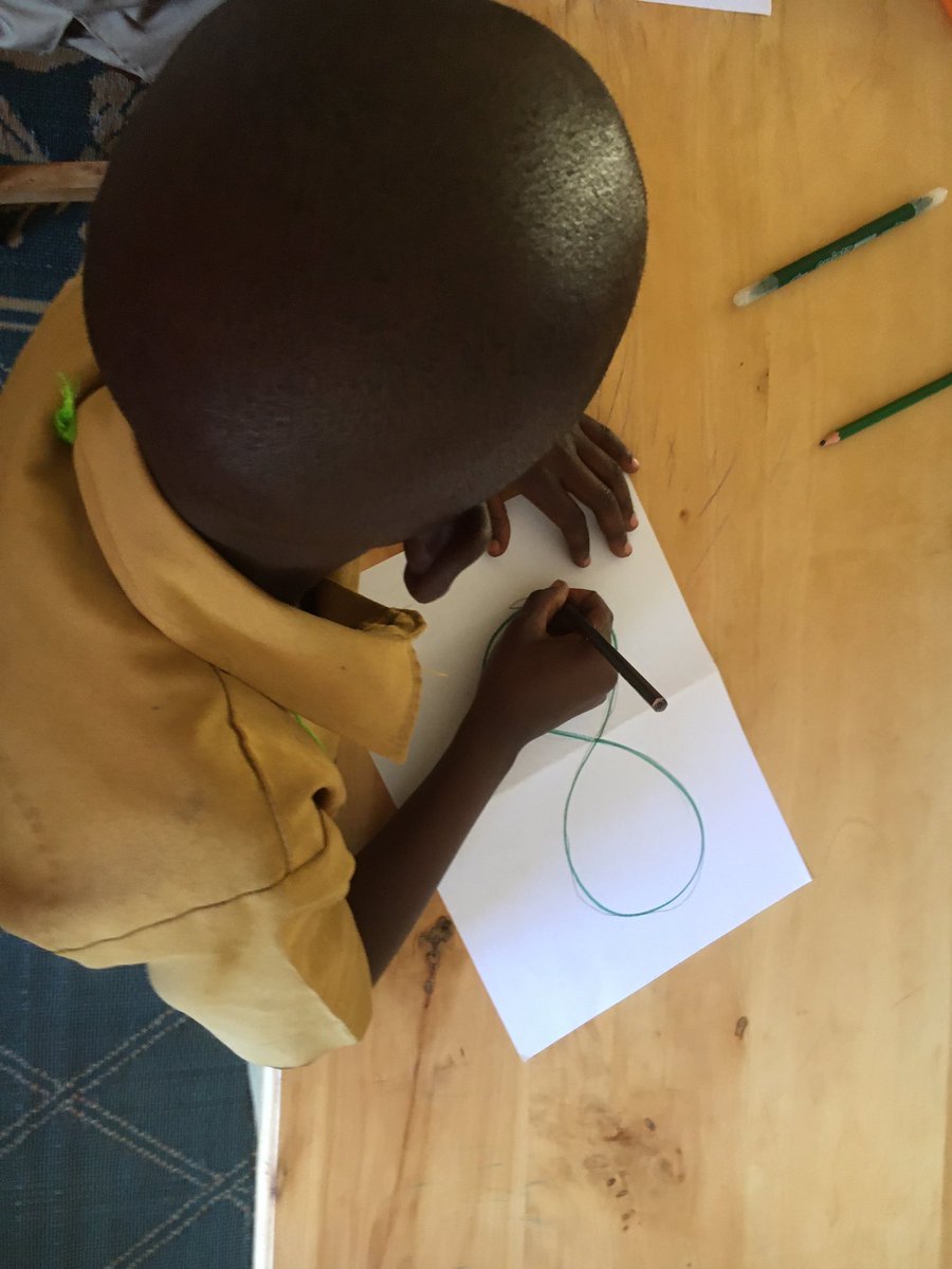 TwigaDukina's tweet photo. Observe the difference between those 2 pictures.
1.This child moves his body to the left, the paper is at his right part of body. -> he hasnโt yet removed his midline. He is not ready for reading and writing.
2.The body is straight and the paper is in the middle.
#MidlineCrossing https://t.co/0emEsOWxNd