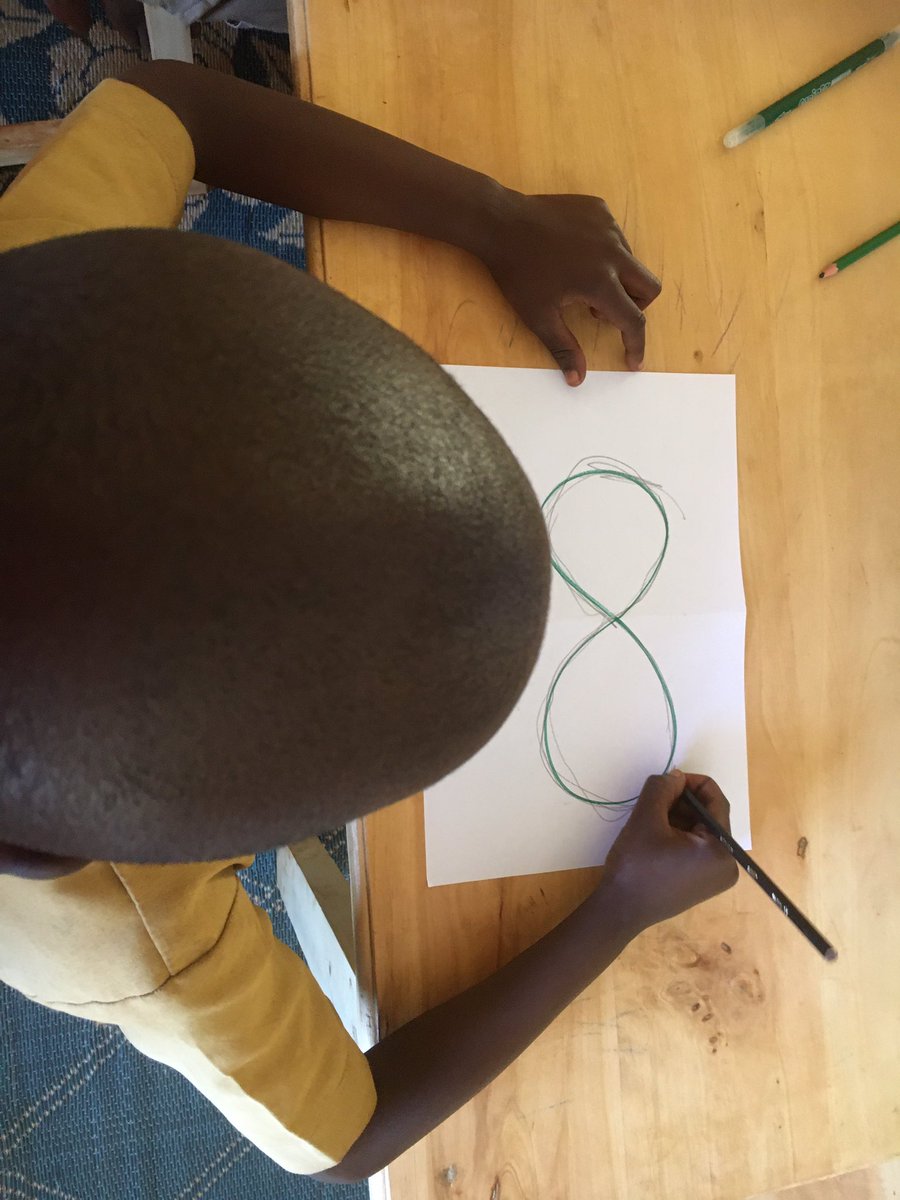 TwigaDukina's tweet photo. Observe the difference between those 2 pictures.
1.This child moves his body to the left, the paper is at his right part of body. -> he hasnโt yet removed his midline. He is not ready for reading and writing.
2.The body is straight and the paper is in the middle.
#MidlineCrossing https://t.co/0emEsOWxNd