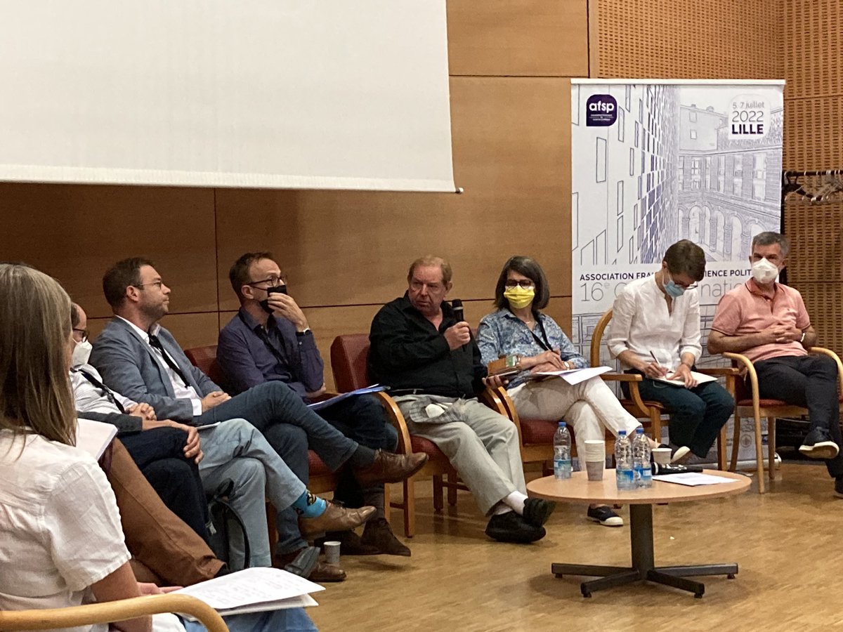 afspinfos's tweet photo. Autre volet du débat du #ForumDesRevues : quelles stratégies d’insertion internationale ? Publication en langue étrangère - anglais principalement - ou traduction ? Réflexions riches sur les avantages et coûts divers d’une stratégie de sortie du « franco-français »
#AFSP2022 https://t.co/bVEKZPFCUn