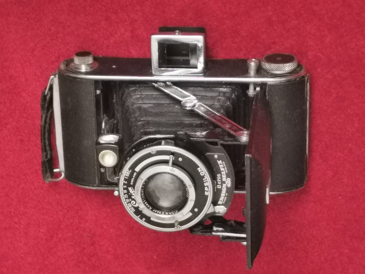 drsharwood's tweet photo. @FractaloidConvo Wow love the collection
Need to see what I have
Earliest #camera is this
Was my father's
#digitalphoto #Digital #DigitalArtist #DigitalTransformation #photograghy #phototech #technology #kodak https://t.co/QgzSvvFfNp