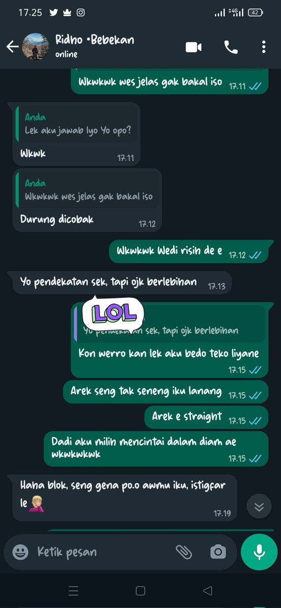 screat1111's tweet photo. Yeah aku tau lu bakal risih wkwkwk makanya gue milih mencintai lu dalam diam wkwkwk https://t.co/1EgV7iYa4w