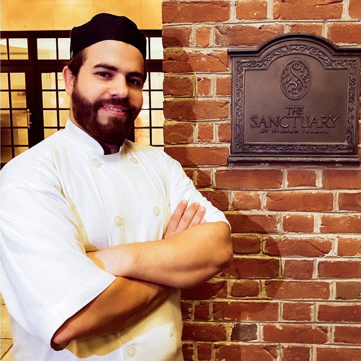 خريجنا لعام 2019 الشيف اياس مطر والذي يعمل حالياً في مطعم Jasmin Porch في ولاية كارولاينا الجنوبية بعد خبرات عملية في فندق انتركونتيننتال و فندق السانت ريجس عمَّان وفندق The Sanctuary Hotel في الولايات المتحدة الأمريكية.

نتمنى له ولباقي خريجينا المزيد من التوفيق والنجاح.