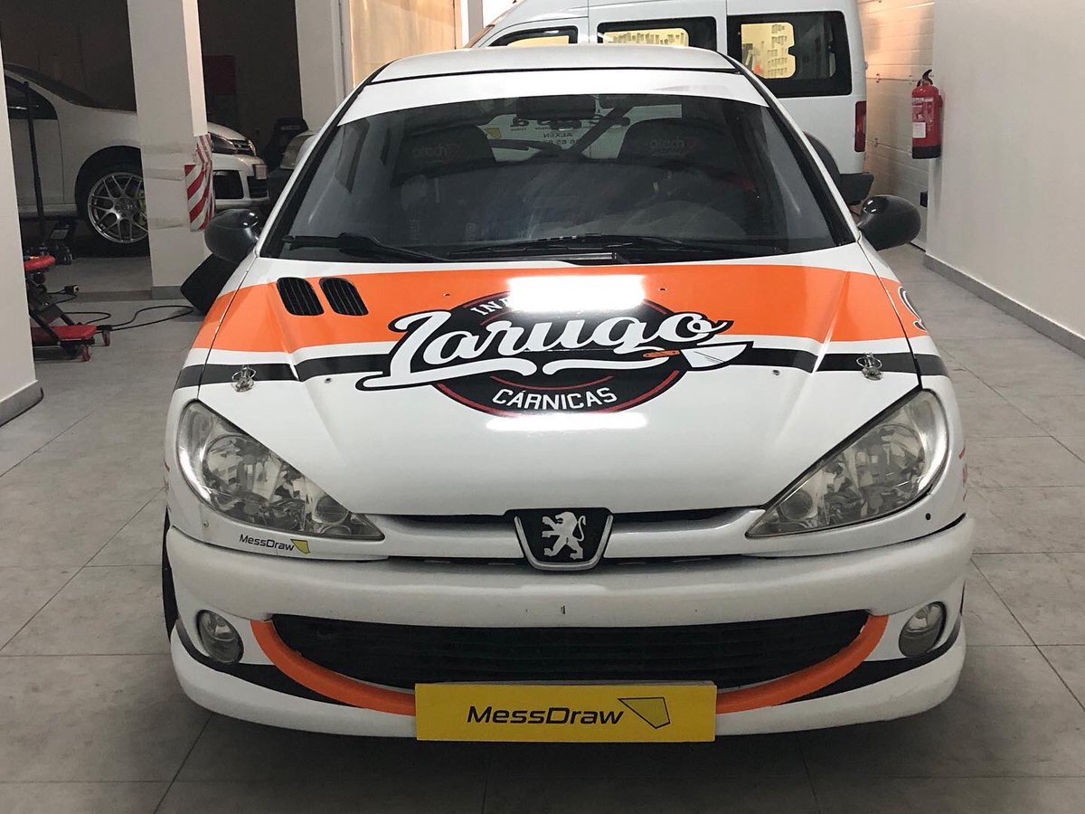 mess_draw's tweet photo. Ya lo habréis visto, pero no está de más recordarlo 😏
 
Iago Gayoso nos trajo su nueva montura, el Peugeot 206 xs, y tocó ponerlo bonito para el rally Sur do Condado. No lo pierdas de vista! 😎
 
#MessDraw #Diseño #Design #Vinilo #Vinyl #livery #livrea #rally #PeugeotSport https://t.co/k7ADMHHu8J