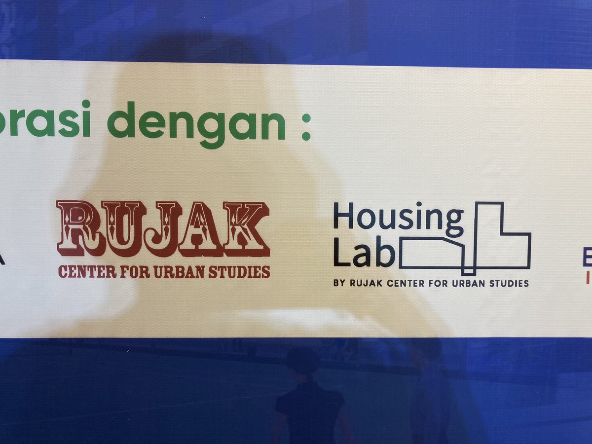 elisa_jkt's tweet photo. Halo tweeps, hari ini dan besok @RujakRCUS ada dI #TODForum.
Hari ini ada workshop perencanaan bersama kampung dan TOD. Jumat jam 10 ada workshop breakout session tentang hunian tengah kota. Yg mau ikut, langsung datang yuk.
#HousingLab https://t.co/GDYkZ6EDPg