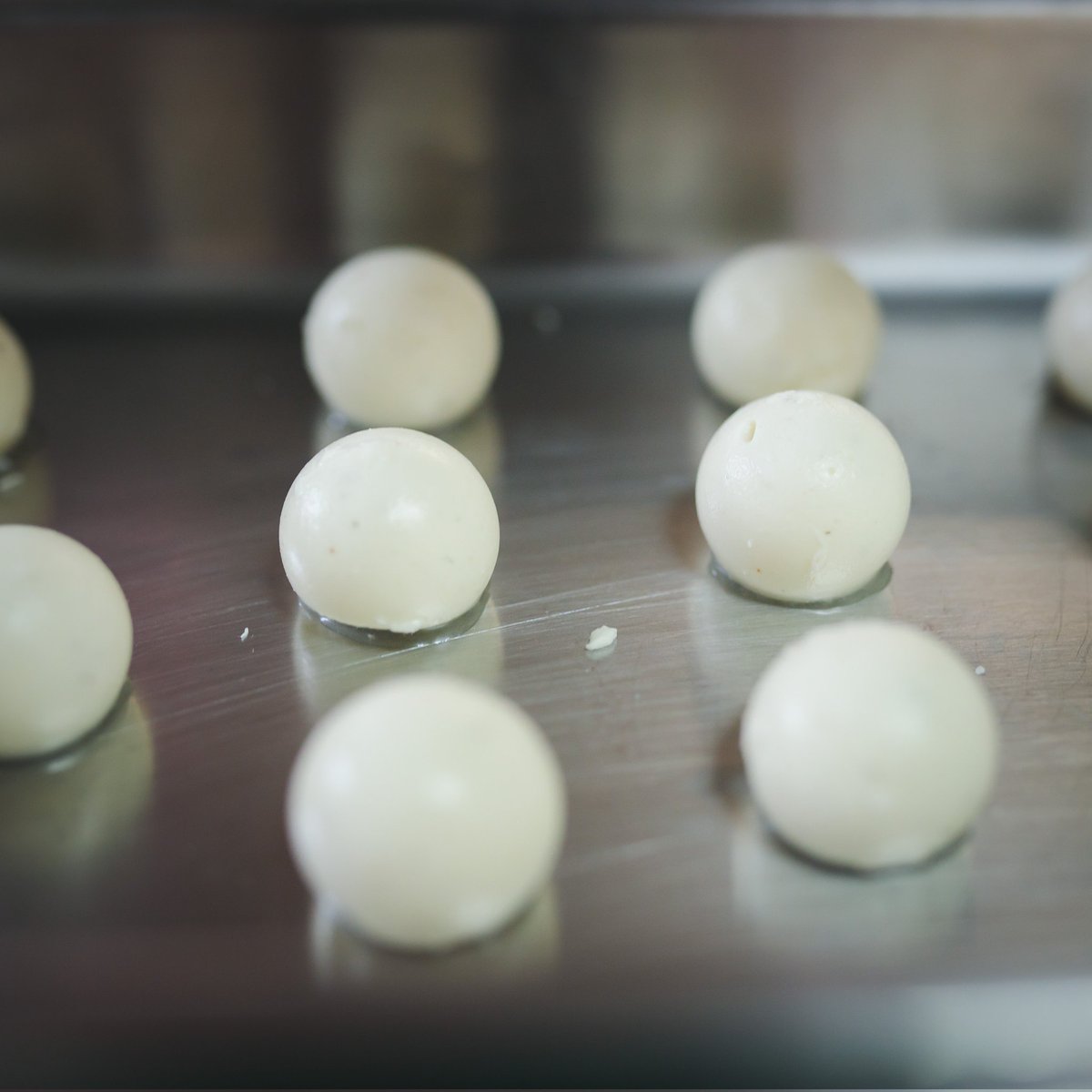 NovaRestaurante's tweet photo. Bombóns de Requeixo de Acebedo do Río (Celanova, Ourense). #quesosfeijoo
🧀💣🤎🐄
Lácteo, acidez ancestral, Galicia

#interior #producto #espacio #estrellamichelin #campo #michelinguide  #productores #oficio #españa #galicia #gastronomia #tradición #respeto #ourense #comidasana https://t.co/oAVch6XF7R