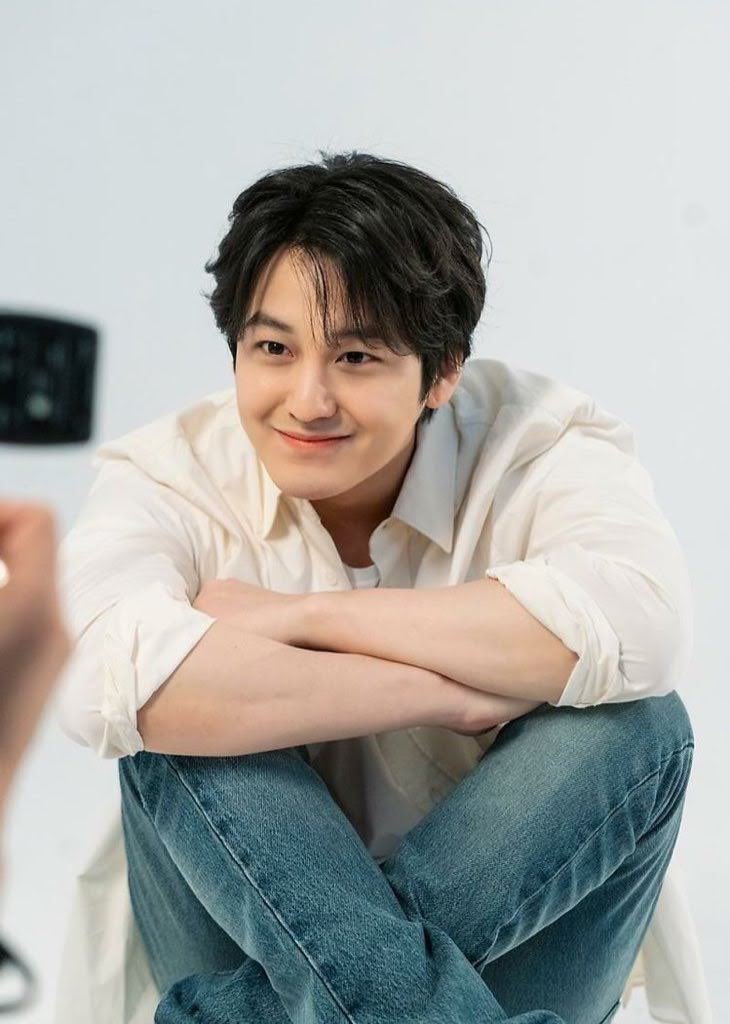 Happy 33rd birthday Kim bum. Always be happy and healthy.  