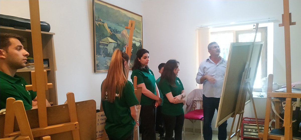 agrovolunteers1's tweet photo. İsmayıllı DAİM və Qusar DAİM könüllüləri "AgroArt" Proqramı çərçivəsində Dövlət Rəsm Qalereyasına ekskursiya edib.
Könüllülər nümayiş edilən incəsənət nümunələri ilə tanış olub və onlar barədə ətraflı məlumat əldə ediblər.
#AİK #agrovolunteers #AgroPhoto #DövlətRəsmQalereyası https://t.co/D5t0bblamY