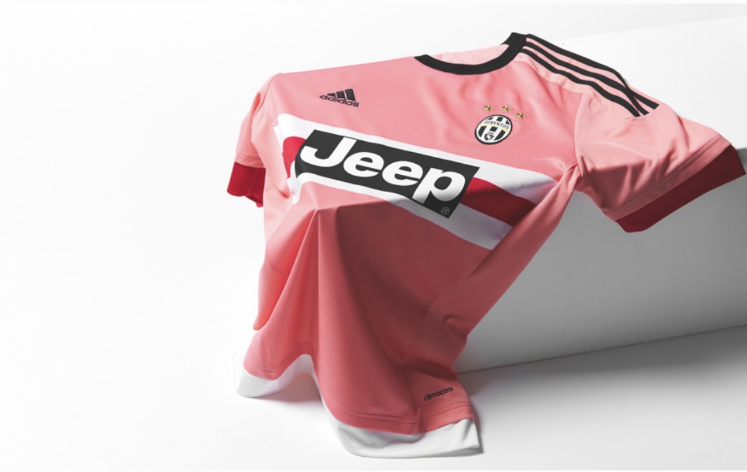 Closer Look | Juventus Away 15/16 

Few teams could pull off a kit of such notoriety with such nonchalants than Juve, this bold beauty continued a legacy that dates back to 1897, the year the club was founded. All about the romanticism of the iconic and nostalgic kit.

THOUGHTS?