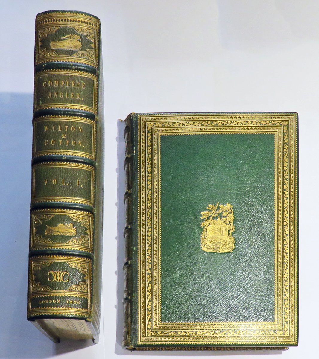 Just arrived into stock:- 

The Compleat Angler 1836 with stunning plates, and this fabulous binding.

#bookshops #antiquarian #bindngs #shopstamford