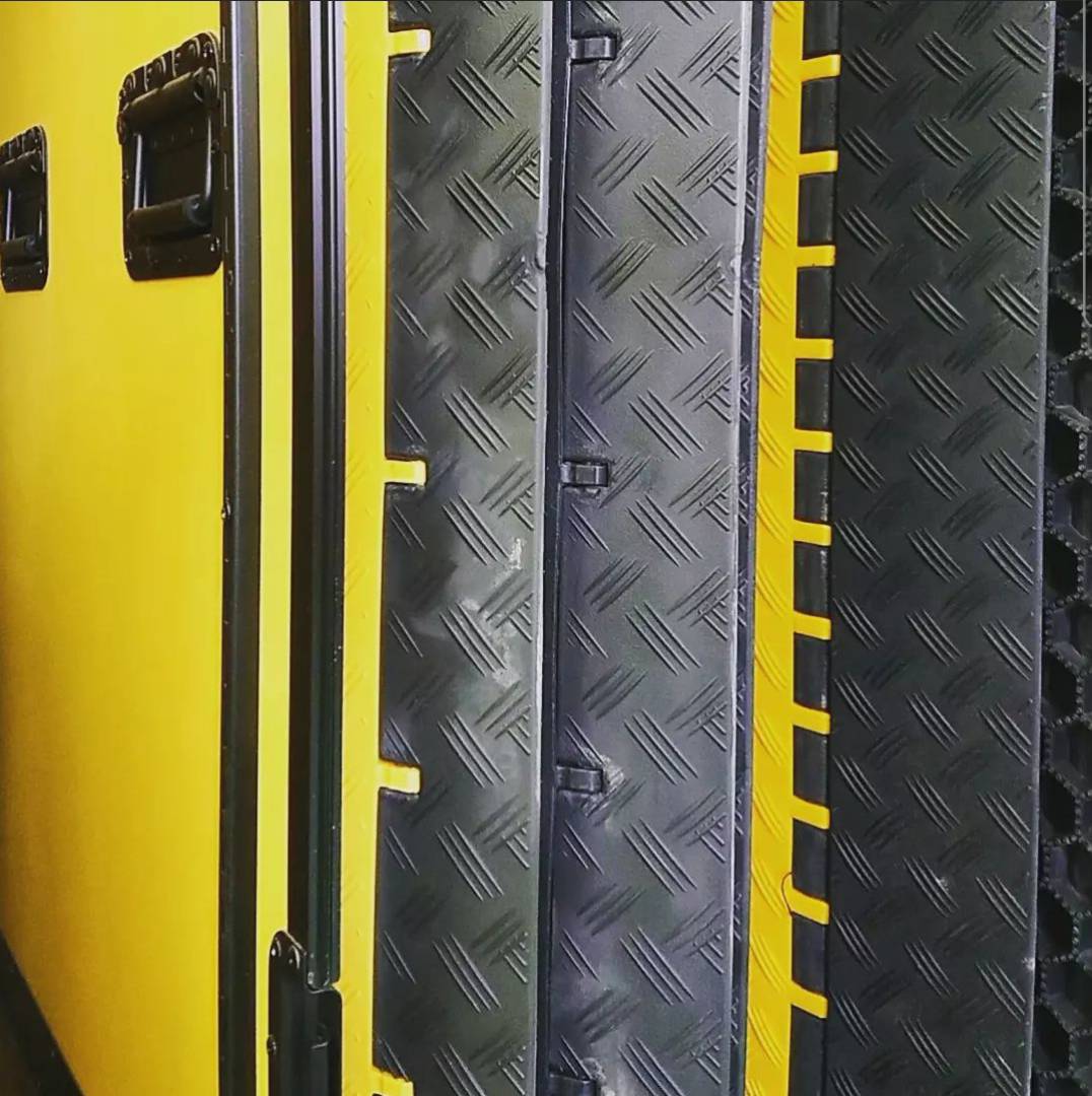 duplexcases's tweet photo. 今日のインスタ!
https://t.co/Mp1uTICGnR
#defender
#adamhall
#cableprotector
#roadcase
#flightcase
#tourcase
#kbee
#ケーブルプロテクター
#ディフェンダーミニ
#関西放送機器展 https://t.co/wsGLGpfpE1