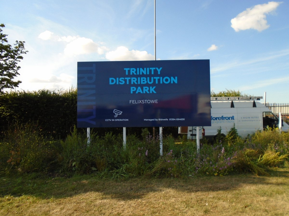 SimpsonsCreate's tweet image. Great to see our new signage designs for the signposting and wayfinding on Trinity Distribution Park in Felixstowe going up for our client Bidwells. Trinity Distribution Park plays a crucial role in supporting the Port in Felixstowe, which handles some 44% of all UK containers.