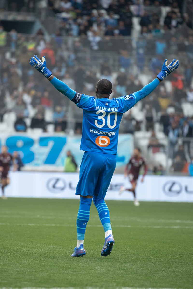 AP_Photographe's tweet photo. Merci pour tout.
La légende. 
Il Fenomeno.

 @SteveMandanda ⚪️Ⓜ️ https://t.co/f8kSLi583s