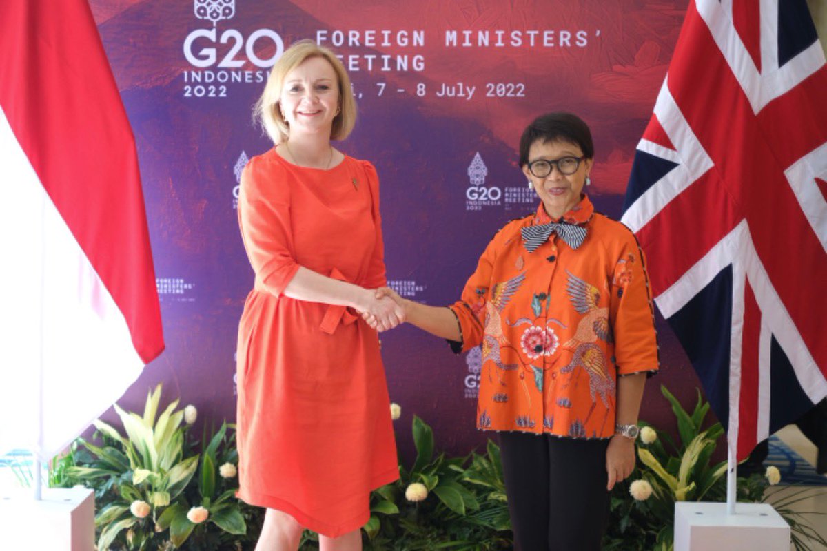 Prior to the @G20FMM meeting, met with UK’s <a href="/trussliz/">Liz Truss</a> (07/07). Discussed enhancing 🇮🇩🇬🇧 trade and economic relations. Welcome UK’s plan to establish investment office in Jakarta.