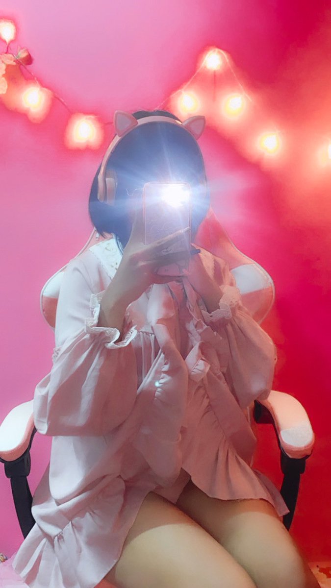 Chommii217's tweet photo. ลุคนี้น่าจะโดนล้วงให้เสร็จคานิ้วแล้วยัดเอาต่อไหมคะ 🥺 https://t.co/h9HVN9Gucp