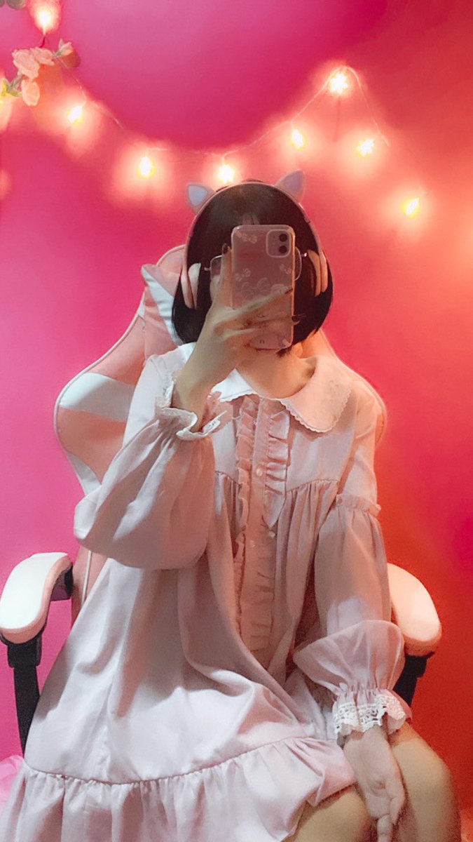 Chommii217's tweet photo. ลุคนี้น่าจะโดนล้วงให้เสร็จคานิ้วแล้วยัดเอาต่อไหมคะ 🥺 https://t.co/h9HVN9Gucp