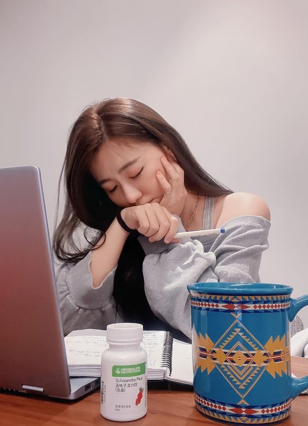 mia95355986's tweet photo. There is not enough time to work hard, how can there be time to despair https://t.co/OuIFPehyQZ