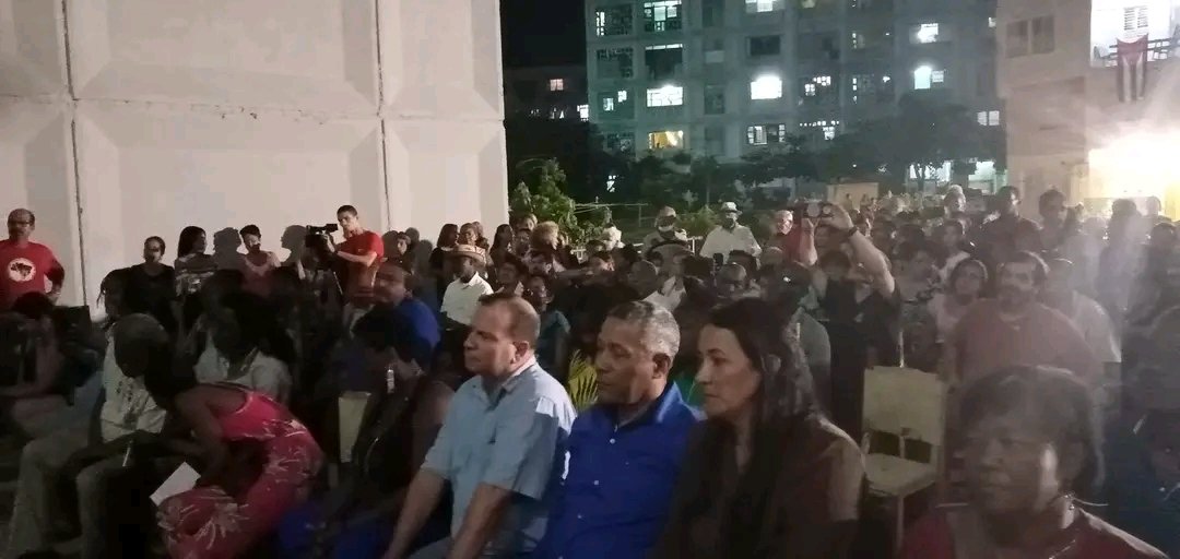 bello_yoandy's tweet photo. El Barrio "Rajayoga" de nuestro #SantiagoDeCuba, recibió con los brazos abiertos y mucha alegría, a los Delegados que participan en la IX Asamblea de los Pueblos del Caribe (#IXAPC).
Nos acompañó además, Fernando González, Presidente Nacional del #ICAP.
#CubaPorLaPaz. https://t.co/uG00SvvQUR