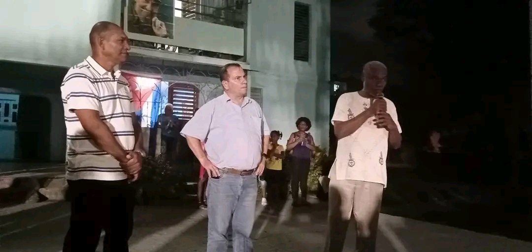 bello_yoandy's tweet photo. El Barrio "Rajayoga" de nuestro #SantiagoDeCuba, recibió con los brazos abiertos y mucha alegría, a los Delegados que participan en la IX Asamblea de los Pueblos del Caribe (#IXAPC).
Nos acompañó además, Fernando González, Presidente Nacional del #ICAP.
#CubaPorLaPaz. https://t.co/uG00SvvQUR