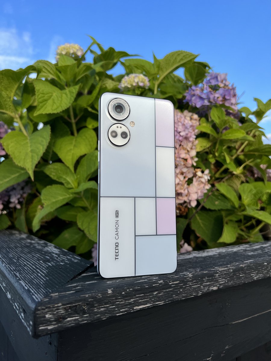 Captain2Phones's tweet image. While the TECNO CAMON 19 Pro didn&apos;t do much for me in its original finish, I&apos;m a sucker for special editions.

The &quot;Mondrian Edition,&quot; with its color-changing paint ($234-$299) is to me a great example of a phone designer thinking outside the box. Shame it&apos;s not coming Stateside.