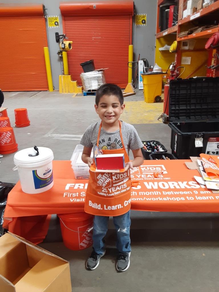 HD0585's tweet photo. Kids workshop fun last Saturday! Love love our kids ⁦@vanessa59373603⁩ ⁦@THDLuisC⁩ https://t.co/XqLLz3fi79