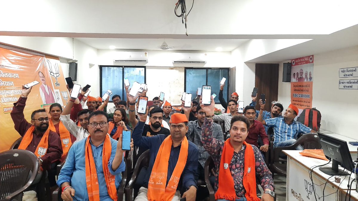 jaydeep781998's tweet photo. आज वडोदरा, भाजपा कार्यालय में सोशल मीडिया टीम द्वाराआयोजित #Twitter कार्यशाला में भाग  लिया और सभी को ट्विटर के बारे में जानकारी दी और कुछ सुझाव दिए, भाजपा वडोदरा अध्यक्ष,  श्री @drvijayshahbjp  जी का भी मार्गदर्शन प्राप्त हुआ! सभी सोशल मीडिया टीम में एक ऊर्जा देखी https://t.co/pP3KvG3EHs
