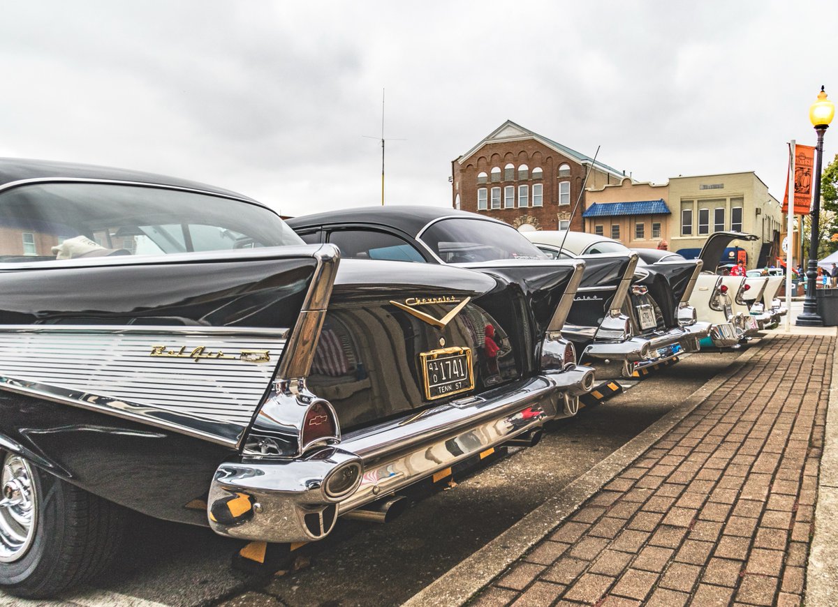 KentuckyTourism's tweet photo. VROOM, VROOM! 🔥 Every 4th Saturday April-October, Somernites Cruise brings hundreds of classic cars to the "Car Cruise Capital of Kentucky." Head to HWY 27 to see those beauties cruise the strip in @_LakeCumberland. 👉 https://t.co/J3uNVxA7pm #LC365 #TravelKY #SomersetTakeover https://t.co/NvFShF0hPL