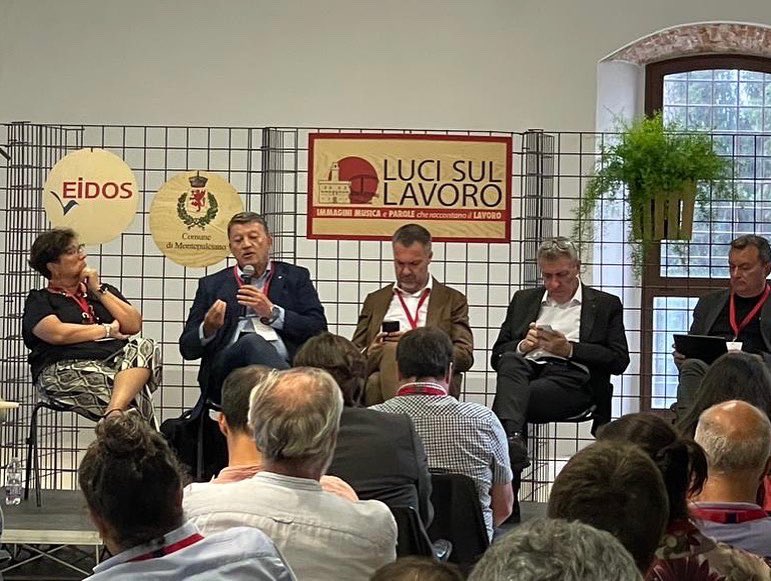 uiltoscana's tweet photo. 📌 Anche il Segr Gen #UIL #Toscana Paolo Fantappiè a Montepulciano per @LucisulLavoro
🔹 Ospite del dibattito il Segr @UILofficial @PpBombardieri, il Segr CES Luca Visentini, il min Andrea Orlando, CGIL e CISL
👉🏽 Focus su lotta alla povertà, lavoro e nuovo patto sociale #LSL22 https://t.co/6VADSKbbp0